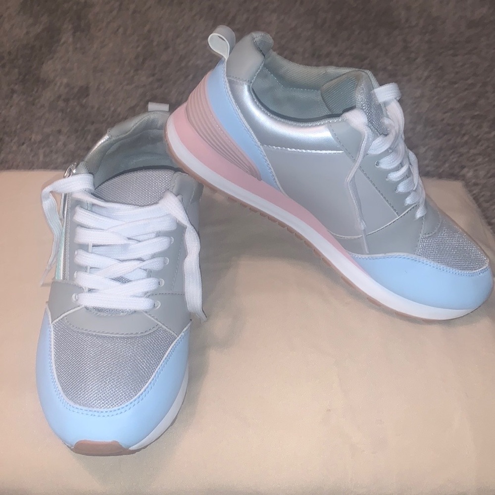 Multi colored casual sneaker.